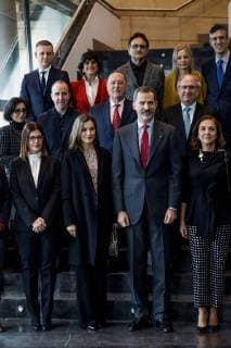 Spain s King Felipe VI (C-R) and Queen Letizia (C-L) pose for a family photo with laureates during the 2017 Design and Innovation Awards handover ceremony in Madrid, Spain, 12 February 2018. The Design and Innovation Awards are given by Spanish Economy, Industry and Competitiveness Ministry. Royal Couple chairs Design and Innovation Awards ceremony !ACHTUNG: NUR REDAKTIONELLE NUTZUNG! Copyright: xEmilioxNaranjox GRAF9744 20180212-636540420382507461
