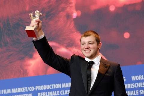 Themen der Woche Bilder des Tages Schauspieler Anthony Bajon mit dem Silbernen Bären für den Besten Darsteller anlässlich der Preisverleihung der 68. Internationalen Filmfestspiele Berlin snapshot-photography xSeeliger