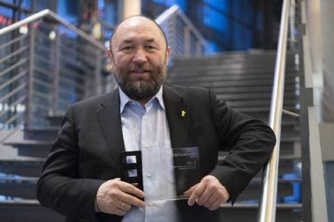 Themen der Woche Bilder des Tages Regisseur Timur Bekmambetov mit dem Panorama Publikums Preis für den Film PROFILE während der Verleihung des Panorama Publikumspreises anlässlich der 68. Internationalen Filmfestspiele Berlin 68. Internationale Filmfestspiele Berlin