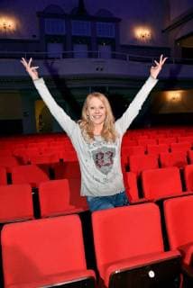 Bilder des Tages Die Schauspielerin Ulrike Kriegler posiert am 27.02.2018 in Köln bei der Pressekonferenz zu Vorstellung des Programms der Volksbühne am Rudolfplatz, ehemals Millowitsch Theater.