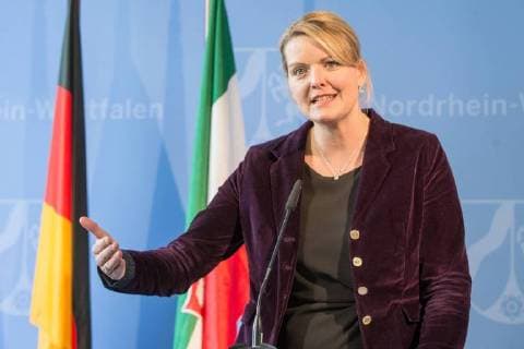 Christina Schulze Föcking (Ministerin für Umwelt und Landwirtschaft des Landes Nordrhein-Westfalen, Politikerin, CDU) Pressestatement von NRW Umweltministerin Christina Schulze Föcking zum Urteil des Bundesverwaltungsgericht Leipzig, Düsseldorf, Politik, 27.02.18 Düsseldorf NRW Deutschland Landeshaus, Horionplatz 1