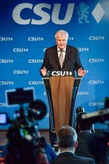 Themen der Woche Bilder des Tages CSU Sitzung des CSU Vorstandes. Auf einer Pressekonferenz der CSU gibt der bayerische Ministerpräsident Horst Seehofer die neuen Minister für das neue Bundeskabinett bekannt. Er selber wird neuer Bundesinnenminister. München Bayern Deutschland