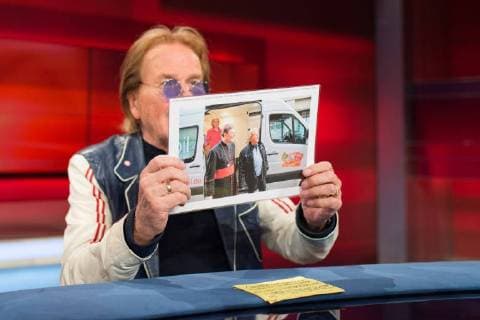 Themen der Woche Bilder des Tages Berlin Frank Zander (Musiker, engagiert sich fuer Obdachlose) mit Foto, zu Gast bei hart aber fair, 05.03.2018, Copyright: xEIBNER UwexKochx EP_EER