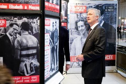 King Philippe - Filip of Belgium pictured during a royal visit to the La Famille royale fait la Une exposition organized by the Soirmag magazine, Wednesday 07 March 2018 in Brussels. The weekly publication is celebrating their 90th anniversary with an exhibition of 300 magazine covers featuring the Royal Family F. Andrieu Agencepeps Reporters Roi Philippe durand la visite de l exposition La Famille royale fait la Une organisÃ  F.ANDRIEU