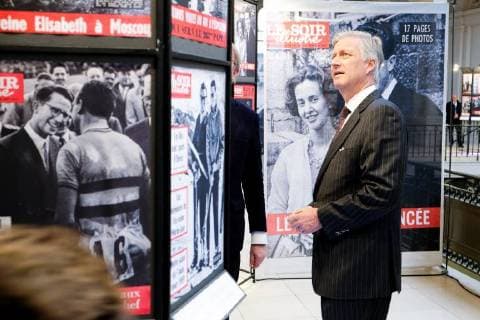 King Philippe - Filip of Belgium pictured during a royal visit to the La Famille royale fait la Une exposition organized by the Soirmag magazine, Wednesday 07 March 2018 in Brussels. The weekly publication is celebrating their 90th anniversary with an exhibition of 300 magazine covers featuring the Royal Family F. Andrieu Agencepeps Reporters Roi Philippe durand la visite de l exposition La Famille royale fait la Une organisÃ  F.ANDRIEU
