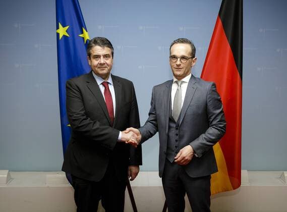 Bilder des Tages Amtsuebergabe im Auswaertigen Amt mit dem neuen Bundesaussenminister Heiko Maas, SPD, und seinem Amtsvorgaenger Sigmar Gabriel. Berlin, 14.03.2018, Berlin Deutschland