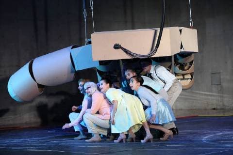 Themen der Woche Bilder des Tages Florian Anderer, Bastian Reiber, Ruth Rosenfeld, Carol Schuler, v.l., und Ensemble während der Fotoprobe zu Null in der Schaubühne am Lehniner Platz in Berlin. Uraufführung ist am 24. März 2018. Stück, Regie und Bühne Herbert Fritsch. Kostüme Bettina Helmi. Schaubühne Null