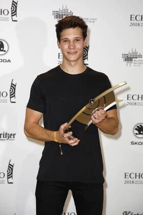 Entertainment Bilder der Woche Bilder des Tages Preisträger Wincent Weiss bei der Verleihung vom ECHO POP am 12.04.2018 in Berlin ECHO POP Verleihung 2018 in Berlin - Gewinner Preistraeger Pressroom