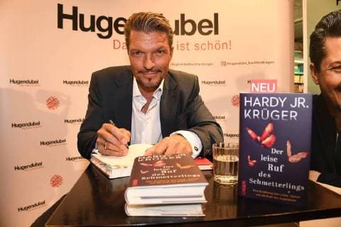 Entertainment Bilder der Woche Bilder des Tages Hardy Krüger jr. Buchpräsentation Der leise Ruf des Schmetterlings Giger Verlag Hugendubel Karlsplatz Buch Lesung lesen München 12. April 2018