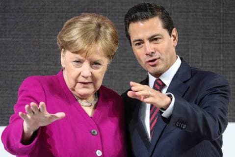 Themen der Woche KW17 Bilder des Tages 23.04.2018, Niedersachsen, Hannover: Bundeskanzlerin Angela Merkel (CDU) und Enrique Pena Nieto, Präsident des Gastlandes Mexiko, stehen bei der Hannover Messe 2018 auf dem Stand des Partnerlandes,