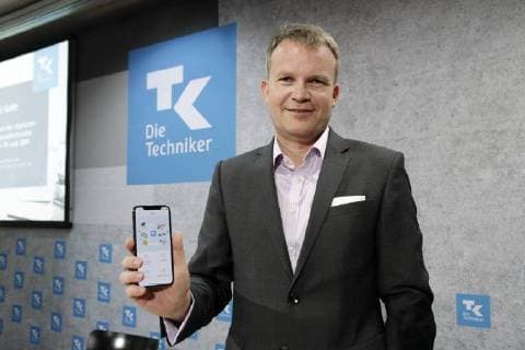 Themen der Woche KW17 Bilder des Tages 24.04.2018, Berlin, Deutschland - TK stellt bundesweite elektronische Gesundheitsakte vor - Pressekonferenz zum Start der digitalen Gesundheitsakte, TK-Safe von TK und IBM. Foto: Dr. Jens Baas, Vorstandsvorsitzender der Techniker Krankenkasse, TK.
