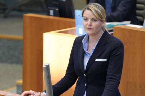 Christina Schulze Föcking (Ministerin für Umwelt und Landwirtschaft des Landes Nordrhein-Westfalen, Politikerin, CDU) am Rednerpult 25. Plenarsitzung Landtag Nordrhein-Westfalen, Düsseldorf, 26.04.18 Düsseldorf NRW Deutschland Landtag Nordrhein-Westfalen