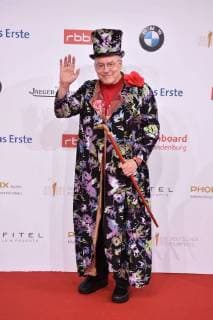 Entertainment Bilder der Woche KW17 Bilder des Tages Rosa von Praunheim bei der Ankunft zur Verleihung Deutscher Filmpreis 2018 am 27.04.2018 in Berlin Deutscher Filmpreis 2018 in Berlin - Ankunft Roter Teppich