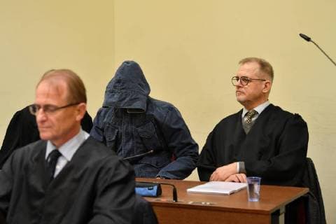 Themen der Woche KW 18 Bilder des Tages 422. Verhandlungstag im NSU-Prozess Der Angeklagte Carsten S. und seine Anwalt Jacob Hoesl kommen am Mittwoch (02.05.2018) im Landgericht in Muenchen zum 422. Verhandlungstag im NSU-Prozess.