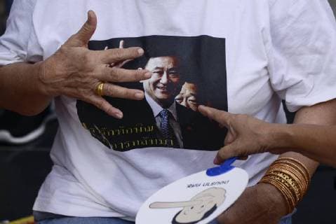 May 5, 2018 - Bangkok, Bangkok, Thailand - A supporter wears a shirts with picture of former Thai Prime Ministers Thaksin Shinawatra during a demonstration against military s in Bangkok, Thailand May 5, 2018. Bangkok Thailand  - ZUMAn230 20180505_zaa_n230_577 Copyright: xAnusakxLaowilasx