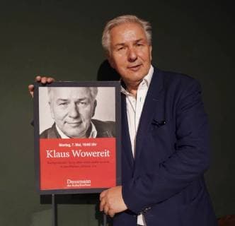 Entertainment Bilder der Woche KW 19 Bilder des Tages Klaus Wowereit GER, Berlin, 20180507, Klaus Wowereit, ehemaliger Regierender Bürgermeister von Berlin,bei seiner Buchvorstellung, Sexy aber nicht mehr so arm: mein Berlin, Autoren, Klaus Wowereit und Enrik Lauer, bei Dussmann