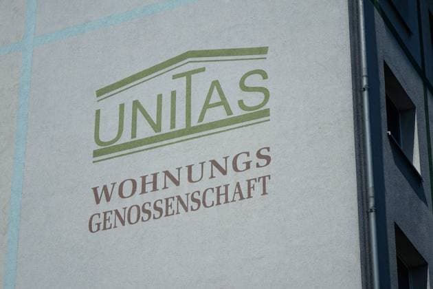 Werbung der Unitas Wohnungsgenossenschaft Werbung der Unitas Wohnungsgenossenschaft 29.04.2018, Leipzig, Sachsen, An einer Hausfassade befindet sich Reklame für die Wohnungsgenossenschaft Unitas eG.