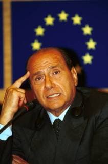 Der italienische Ministerpräsident Silvio Berlusconi gibt am Mittwoch (2.7.2003) im Europäischen Parlament in Straßburg eine Pressekonferenz anläßlich seines Amtsantrittes als EU-Ratsvorsitzender. Bei seiner Rede vor dem Parlament zuvor sorgte Berlusconi für eine Eklat als er einen deutschen Abgeordneten nach dessen Kritk verbal attackierte.