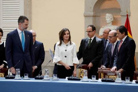 Spain s King Felipe VI (L) and Queen Letizia (C) arrive to preside over the annual meeting of the Princess of Asturias Foundation s Patronages at El Pardo Palace in Madrid, Spain, 01 June 2018. Royal couple at the annual meeting of the Princess of Asturias Foundation s Patronages !ACHTUNG: NUR REDAKTIONELLE NUTZUNG! Copyright: xJuanxCarlosxHidalgox GRAF1099 20180601-636634587835852528