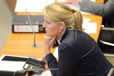 Christina Schulze Föcking (Ministerin für Umwelt und Landwirtschaft des Landes Nordrhein-Westfalen a. D., Politikerin, CDU) nachdenklich im Plenum 29. Plenarsitzung Landtag Nordrhein-Westfalen, Düsseldorf, 13.06.18 Düsseldorf NRW Deutschland Landtag Nordrhein-Westfalen