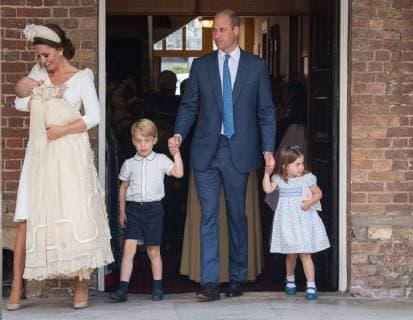 Entertainment Themen der Woche Entertainment Bilder des Tages . 09 07 2018. London, United Kingdom. The Duke and Duchess of Cambridge with their children Prince George, Princess Charlotte and Prince Louis after Prince Louis s christening at the Chapel Royal, St James s Palace, London..  xPoolx xi-Imagesx IIM-18159-0010