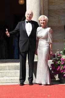 Entertainment Bilder des Tages Edmund Stoiber und seine Ehefrau Karin bei der Eroeffnung der Bayreuther Festspiele am 25.07.2018 im Festspielhaus in Bayreuth Bayreuther Wagner Festspiele mit der Lohengrin Premiere, 2018