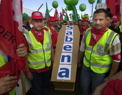 BRU61 - - ZURICH, SWIZERLAND : Some hundred members of Belgian trade unions holding green balloons and placards demonstrate in front of the Swissair headquarters at Kloten airport, near Zurich on Thursday 12 July 2001. The Swissair group, which holds a 49.5 percent stake in Belgian carrier Sabena, announced on Thursday an aggressive restructuring with huge asset sales and the threat of big job cuts OLIVIERxMATTHYS  x671556x