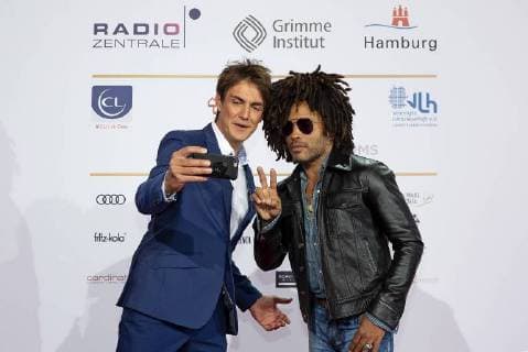 Entertainment Themen der Woche KW36 Entertainment Bilder des Tages Hamburg, Germany 06.09.2018, Deutscher Radiopreis 2018, (L-R) Matzke Knop und Lenny Kravitz auf dem roten Teppich ( DeFodi035