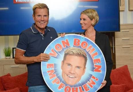 Entertainment Bilder des Tages Wentorf, bei Hamburg der 18. September 2018 Dieter Bohlen verkündet im Roller Möbelmarkt in Wentorf bei Hamburg eine neue Kooperation an. Dieter Bohlen stellte DieterÂ s Wohnwelten vor. Bildinfo: Dieter Bohlen und Roller Geschäftsführerin Tessa Tessner stellen in Wentorf bei Hamburg im Roller Möbelhaus seine neuen Wohnwelten vor. Dieter s Wohnwelten werden empfohlen von Dieter Bohlen. Er stellte ein Schlafzimmer, Küche und Wohnzimmer vor. Dieter Bohlen stellt Zusammenarbeit mit ROLLER vor - Dieters Wohnwelten
