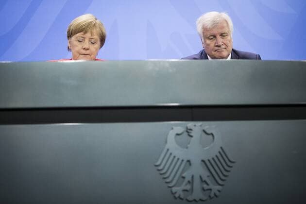 News Bilder des Tages Bundeskanzlerin Angela Merkel (L), CDU, und Bundesinnenminister Horst Seehofer, CSU, aufgenommen im Rahmen einer Pressekonferenz nach dem Wohngipfel im Bundeskanzleramt. Berlin, 21.09.2018. Berlin Deutschland