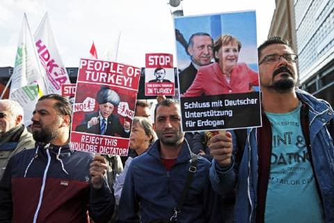 News Themen der Woche KW39 News Bilder des Tages Menschen nehmen einer Demonstration Erdogan not welcome gegen den Besuch des tuerkischen Praesidenten in Berlin am 28. September 2018. Der Tuerkische Praesident ist auf Staatsbesuch vom 27. bis 29. September in Deutschland. Protest gegen Erdogan in Berlin