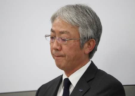 September 28, 2019, Tokyo, Japan - Japan s automaker Subaru president Tomomi Nakamura announces that the workers rewriting of measument values at the final vehicle inspection including brake test at their plants during a press conference at Subaru s headquarters in Tokyo on Friday, September 28, 2018.  (86764997)