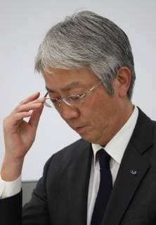 September 28, 2019, Tokyo, Japan - Japan s automaker Subaru president Tomomi Nakamura announces that the workers rewriting of measument values at the final vehicle inspection including brake test at their plants during a press conference at Subaru s headquarters in Tokyo on Friday, September 28, 2018.  (86765003)