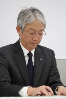 September 28, 2019, Tokyo, Japan - Japan s automaker Subaru president Tomomi Nakamura announces that the workers rewriting of measument values at the final vehicle inspection including brake test at their plants during a press conference at Subaru s headquarters in Tokyo on Friday, September 28, 2018.  (86765020)