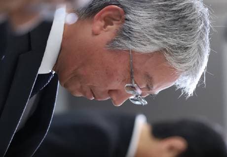 September 28, 2019, Tokyo, Japan - Japan s automaker Subaru president Tomomi Nakamura bows his head as he announces that the workers rewriting of measument values at the final vehicle inspection including brake test at their plants during a press conference at Subaru s headquarters in Tokyo on Friday, September 28, 2018.  (86765042)