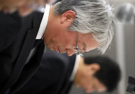 September 28, 2019, Tokyo, Japan - Japan s automaker Subaru president Tomomi Nakamura bows his head as he announces that the workers rewriting of measument values at the final vehicle inspection including brake test at their plants during a press conference at Subaru s headquarters in Tokyo on Friday, September 28, 2018.  (86765043)