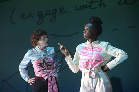 Entertainment Bilder der Woche KW41 Entertainment Bilder des Tages Astrid Meyerfeldt und Lorna Ishema, v.l., während der Fotoprobe zu Revolt. She said. Revolt again. Mar-a-Lago im Berliner Ensemble. Premiere ist am 13. Oktober 2018. Von Alice Birch und Marlene Streeruwitz. Regie Christina Tscharyiski. Ausstattung Verena Dengler und Dominique Wiesbauer. Musik Ebow. Berliner Ensemble Revolt. She said. Revolt again. Mar-a-Lago.