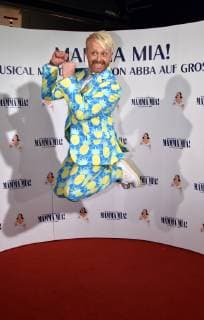 Entertainment Bilder der Woche KW41 Entertainment Bilder des Tages Ross Anthony kommt am 11.10.2018 in Köln zur Kölner Premiere des Musicals Mamma Mia.