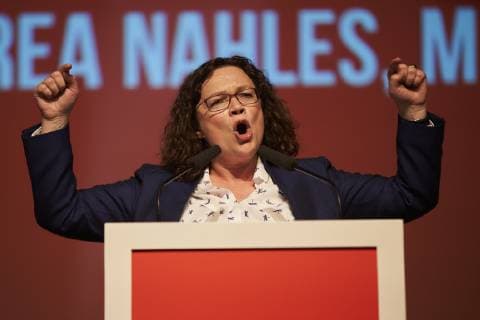 News Themen der Woche KW42 News Bilder des Tages Landesparteitag SPD Rheinland-Pfalz 20.10.2018, Rheinland-Pfalz, Ochtendung: Andrea Nahles, SPD-Parteivorsitzende Gestikuliert bei ihrer Rede. Die SPD Rheinland-Pfalz nominiert ihre Kandidaten für die Europawahl im Mai 2019. Darüber hinaus werden auch die Vertreterinnen und Vertreter gewählt, die den rheinland-pfälzischen Landesverband bei der Bundesvertreterkonferenz zur Europawahl 2019 repräsentieren.