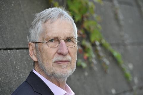 Volker Hage (Journalist, Autor) 10 18 thg Volker Hage am 12. Oktober 2018 während der Frankfurter Buchmesse Messe Literatur Frankfurt Main Deutschland deutsch deutscher Mann Schriftsteller Kritiker Literaturkritker Journalismus Literatur german journalism author writer quer Portrait neutral ernst close up