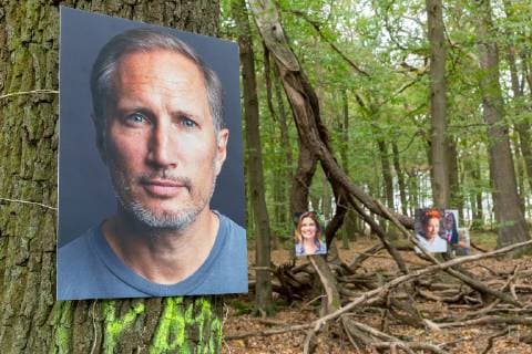 Entertainment Themen der Woche KW43 News Bilder des Tages Im Hambacher Wald bei Kerpen werben seit Dienstag (23.10.2018) rund 60 prominente Baumpaten mit ihren Portraets fuer den Erhalt des Waldstuecks und den Kohleausstieg. (Foto: der Schauspieler Benno Fuermann) An der am Dienstag vorgestellten Aktion der Klima-Allianz Deutschland beteiligen sich 25 Schauspieler, Kabarettisten und Musiker, wie das gesellschaftliche Buendnis fuer Klimaschutz am Dienstag mitteilte. Daneben sind auf den Aufnahmen des Fotografen Tomas Rodriguez auch etwa 40 Traeger des Alternativen Nobelpreises zu sehen. Einen Tag, bevor die Kohlekommission im Rheinischen Revier tagt, sollten die Fotos an den Baeumen fuer den Erhalt des Waldes und der vom Tagebau bedrohten Doerfer werben. (Siehe epd-Bericht vom 23.10.2018) Prominente uebernehmen Baumpatenschaften fuer den Hambacher Wald