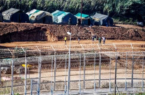 The Moroccan government with EU funds accelerates the works of closing and armoring of the areas close to the fence of Ceuta and will announce the displacing of the Secretary of State of interior Ana Botella to Ceuta on October 25 which will reinforce the staff of police and civil guard in 1000 agents With this measure the government of socialist Pedro Sanchez intends to fulfill th  AntonioxSempere