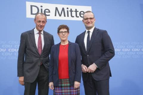 News Themen der Woche KW45 News Bilder des Tages Friedrich Merz , Annegret Kramp-Karrenbauer und Jens Spahn bei ihrer Vorstellung als Kandidaten für CDU-Bundesvorsitz beim Bundesvorstand der Frauen-Union im Konrad-Adenauer-Haus am 09.11.2018 in Berlin. Merz, Spahn und Kramp Karrenbauer beim ersten gemeinsamen Auftritt in Berlin