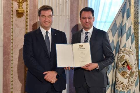 Ministerpraesident Dr. Markus Soeder mit Staatsminister der Justiz: Georg Eisenreich, MdL. Kabinett Soeder Aushaendigung Ernennungsurkunde,Ernennungsurkunden im Prinz Carl Palais am 12.11.2018,