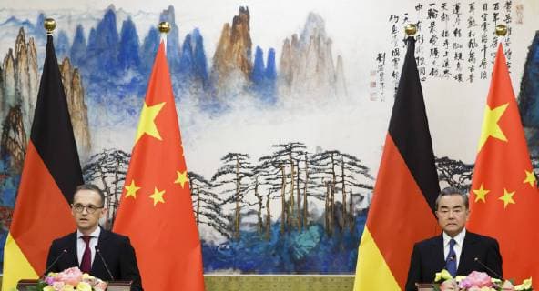 News Themen der Woche KW46 News Bilder des Tages Bundesaussenminister Heiko Maas (l), SPD, trifft den Aussenminister der Volksrepublik China, Wang Yi, und gibt eine Pressekonferenz, 13.11.2018, Peking. Peking China Copyright: xIngaxKjerx