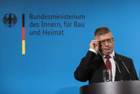 News Themen der Woche KW46 News Bilder des Tages Thomas Haldenwang waehrend der Vorstellung des neunen Pra??sidenten des Bundesamtes fu??r Verfassungsschutz am 15.11.2018 im Innenministerium in Berlin, Deutschland. Nachdem der fruehere Pr??sident Hans-Georg Maassen von seinem Posten entbunden wurde, ist nun der ehemalige Vize Thomas Haldenwang zum Praesidenten des Bundesamtes fu??r Verfassungsschutz ernannt worden.