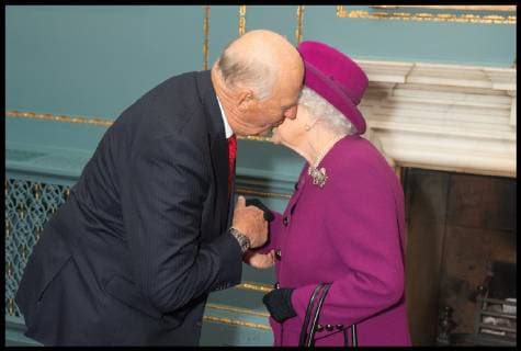 Entertainment Bilder des Tages . 15 11 2018. London, United Kingdom. The Queen visits Anglo-Norse Society. Queen Elizabeth II and King Harald V of Norway attend the Anglo-Norse Society centenary reception at the Naval and Military Club in central London.  xi-Imagesx xPoolx IIM-18872-0007