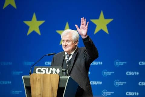 News Themen der Woche KW47 News Bilder des Tages Horst Seehofer bei der Delegierten Versammlung der CSU, Der Vorsitzende der Christlich Sozialen Union ( CSU ) und Bundesinnenminister Horst Seehofer bei seiner Rede bei der Delegiertenversammlung der CSU zur Europawahl. Manfred Weber soll als Spietzenkandidat gewählt werden. München Bayern Deutschland BMW Welt