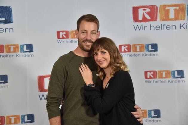 Farmer Gerald Heiser aus Namibia und seine Anna Heiser posiert am 23.11.2018 in Hürth bei Köln beim 23. RTL Spendenmarathon wir helfen Kindern 2018.
