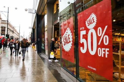 December 23, 2018 - London, United Kingdom - A large SALE sign is seen on a store window display on London s Oxford Street..Last minute Christmas shoppers take advantage of pre-Christmas bargains at Oxford Street in London. Fewer shoppers have been reported shopping in Britain s high streets as online sales increase. London United Kingdom - ZUMAs197 20181223_zab_s197_067 Copyright: xDinendraxHariax